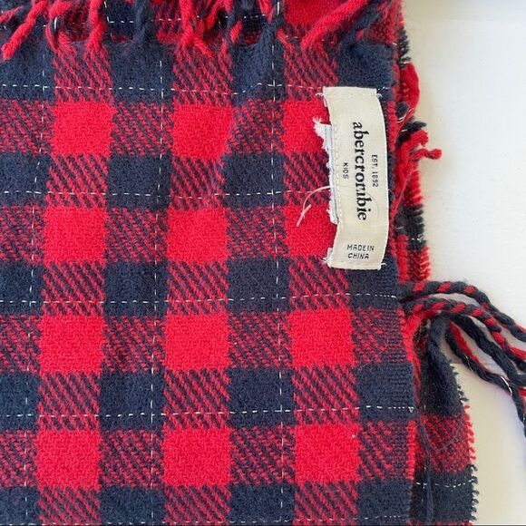 Abercrombie Kids Red and Navy Buffalo Check Fringe Blanket Scarf Like New - Picture 6 of 7